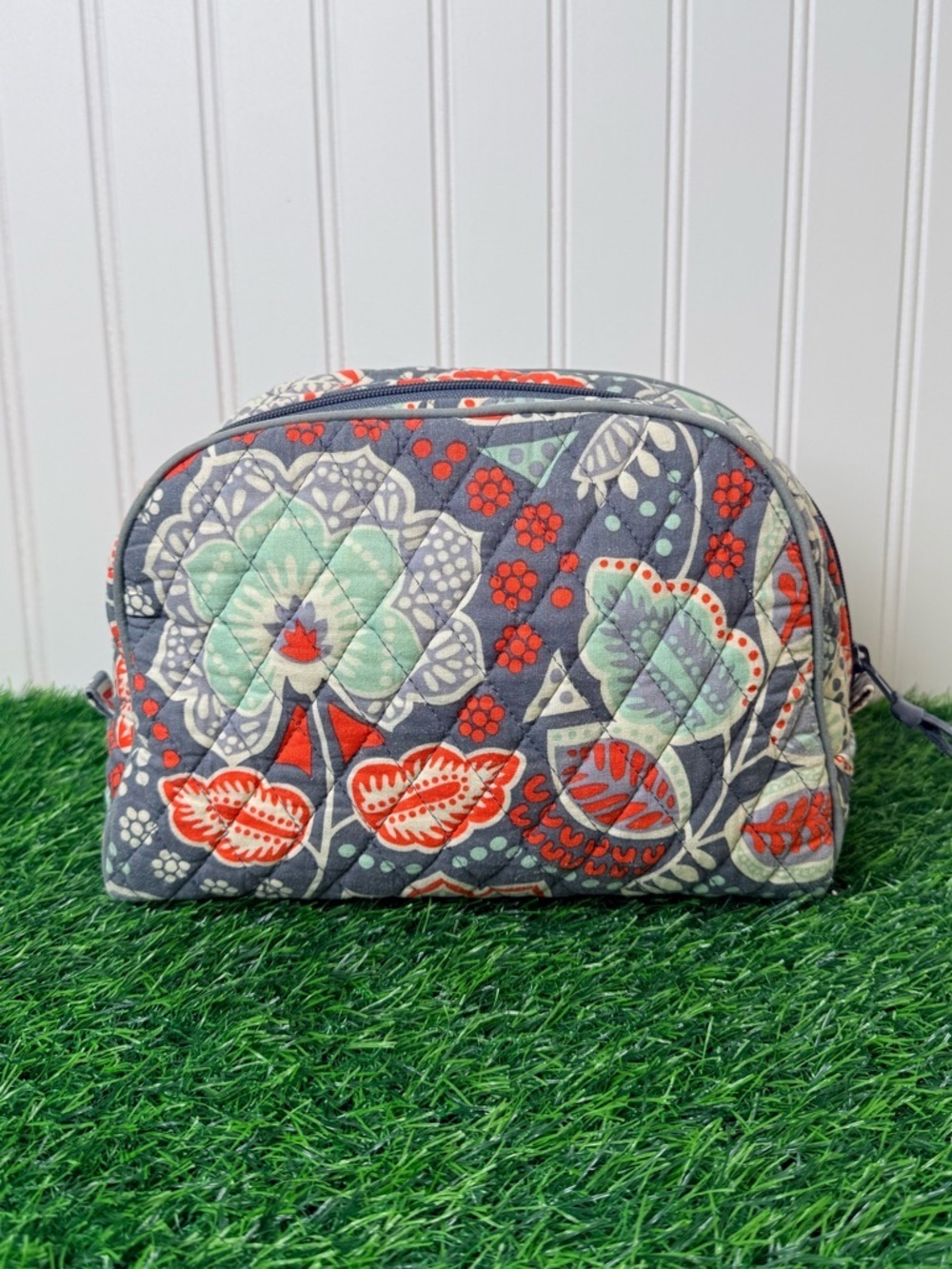Vera Bradley Nomadic Floral Large Cosmetic Bag Lined Gray/Red/Mint GUC - Picture 2 of 7